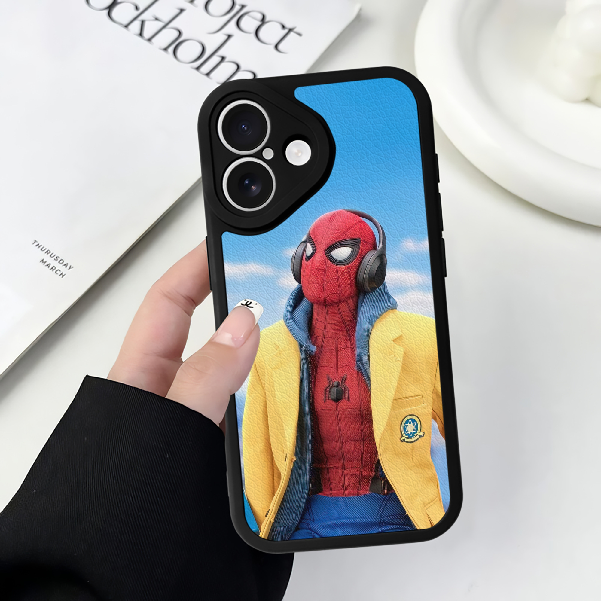 Spider Man スパイダーマン 【iPhone 16シリーズ対応】シリコンスマホケース（レザー調） 材質：シリコン